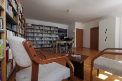 locaux dans le petit toit d'or